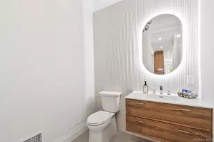 10 Threepence Dr, Melville, NY 11747 - Photo 25