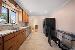 21 Peter Ln, Plainview, NY 11803 - Photo 7