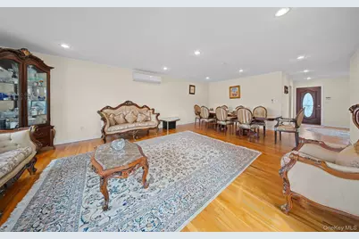 21 Peter Lane, Plainview, NY 11803 - Photo 11