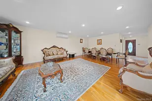 21 Peter Ln, Plainview, NY 11803 - Photo 11