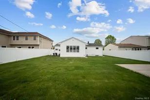 21 Peter Ln, Plainview, NY 11803 - Photo 25