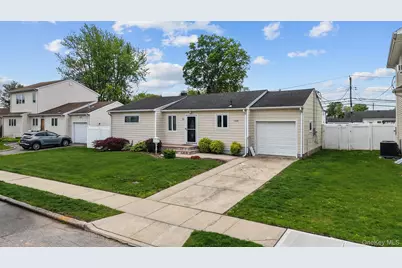 21 Peter Lane, Plainview, NY 11803 - Photo 3