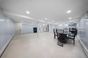 21 Peter Ln, Plainview, NY 11803 - Photo 17