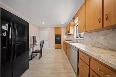 21 Peter Lane, Plainview, NY 11803 - Photo 5