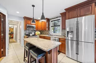 21 Victoria Ln, Manorville, NY 11949 - Photo 7