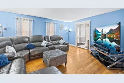 21 Victoria Lane, Manorville, NY 11949 - Photo 5