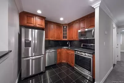 4 Dunstan Place #404B, Coram, NY 11727 - Photo 3