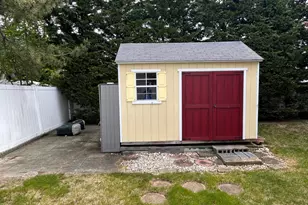 36 Shore Dr W, Copiague, NY 11726 - Photo 31