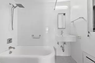 300 W 23rd St, New York, NY 10011 - Photo 9