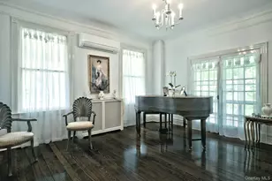 89 Duck Pond Rd, Glen Cove, NY 11542 - Photo 13