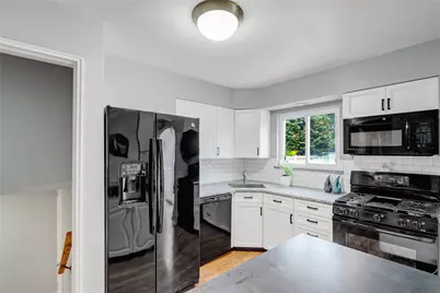 42 Briarwood Lane, Plainview, NY 11803 - Photo 13