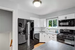 42 Briarwood Ln, Plainview, NY 11803 - Photo 13