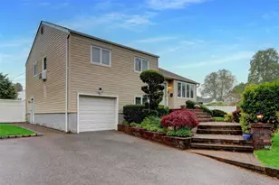 42 Briarwood Ln, Plainview, NY 11803 - Photo 27