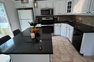 519 Sweezy Ave, Riverhead, NY 11901 - Photo 15