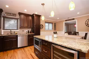 2287 Feuereisen Ave, Ronkonkoma, NY 11779 - Photo 9