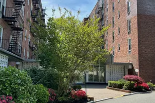 54-40 Little Neck Pkwy, Little Neck, NY 11362 - Photo 43