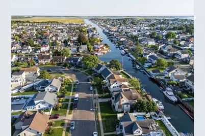 308 Bedell Street, Freeport, NY 11520 - Photo 3