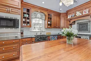 11-20 Shore Rd, Douglaston, NY 11363 - Photo 21