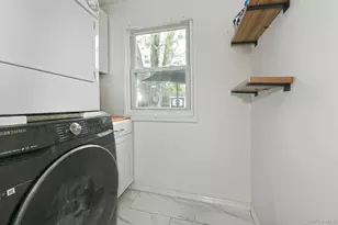 133 Spring Ln, Levittown, NY 11756 - Photo 17