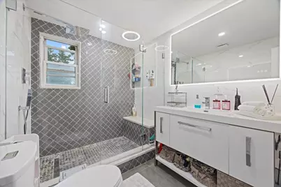 254 Hyatt Avenue, Yonkers, NY 10704 - Photo 11