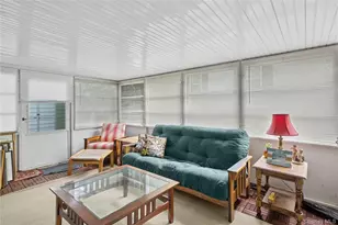 525 Riverleigh Ave, Riverhead, NY 11901 - Photo 15