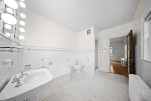 681 W 231st St, Bronx, NY 10463 - Photo 17