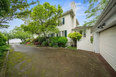 10-08 Shore Road, Douglaston, NY 11363 - Photo 37