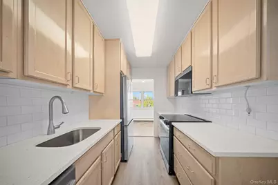 90 S Park Avenue #C7, Rockville Centre, NY 11570 - Photo 9