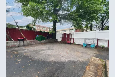 556 Van Cortlandt Park Avenue, Yonkers, NY 10705 - Photo 15