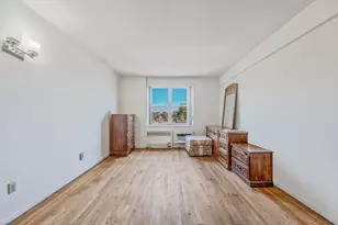 190 W Merrick Rd, Freeport, NY 11520 - Photo 11