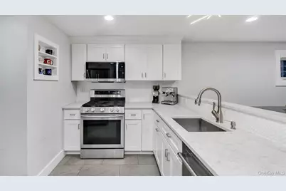 19 Barstow Road #G, Great Neck, NY 11021 - Photo 17