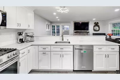 19 Barstow Road #G, Great Neck, NY 11021 - Photo 15