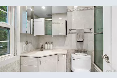 19 Barstow Road #G, Great Neck, NY 11021 - Photo 25