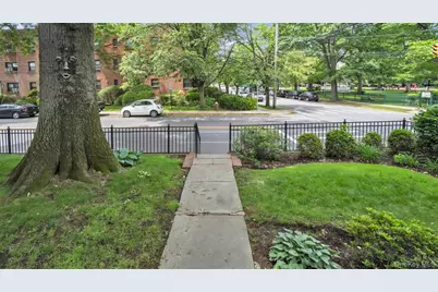 19 Barstow Road #G, Great Neck, NY 11021 - Photo 5