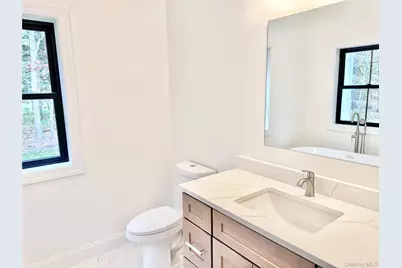 122 Dayton Avenue, Manorville, NY 11949 - Photo 21