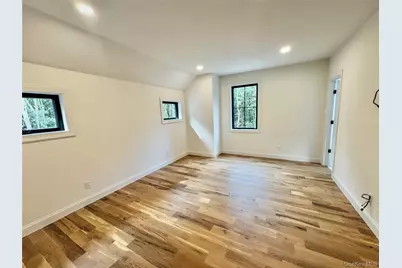 122 Dayton Avenue, Manorville, NY 11949 - Photo 27