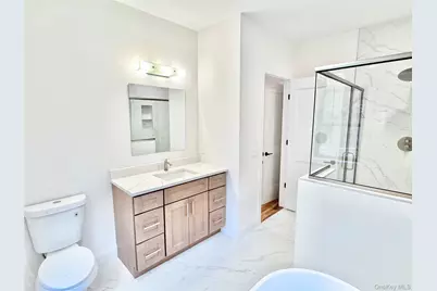 122 Dayton Avenue, Manorville, NY 11949 - Photo 19