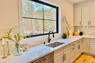 122 Dayton Ave, Manorville, NY 11949 - Photo 11