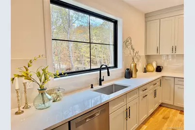 116 Dayton Avenue, Manorville, NY 11949 - Photo 11