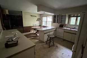 8 Bay Pl, Huntington, NY 11743 - Photo 5