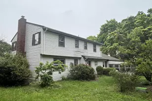 8 Bay Pl, Huntington, NY 11743 - Photo 3