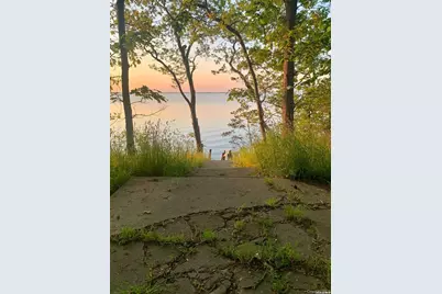 6 Lynn Court, Hampton Bays, NY 11946 - Photo 19