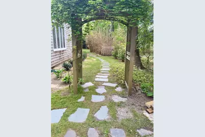 6 Lynn Court, Hampton Bays, NY 11946 - Photo 21