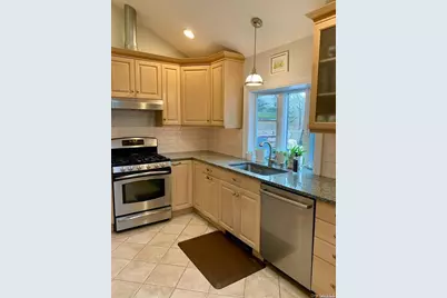 6 Lynn Court, Hampton Bays, NY 11946 - Photo 5