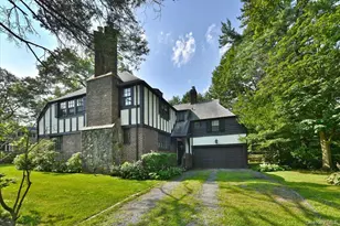 1 Linford Rd, Great Neck, NY 11021 - Photo 17