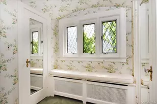 1 Linford Rd, Great Neck, NY 11021 - Photo 11