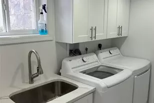 14 Chenango Dr, Bay Shore, NY 11706 - Photo 15