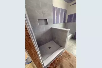 85 Roundtree Drive, Plainview, NY 11803 - Photo 9