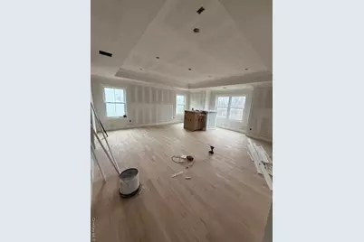 85 Roundtree Drive, Plainview, NY 11803 - Photo 11