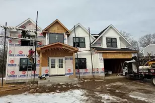 85 Roundtree Dr, Plainview, NY 11803 - Photo 3